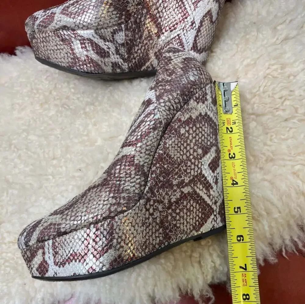 Fate Metallic Snake Print Platform Wedge Pumps – Y2K Statement Heels